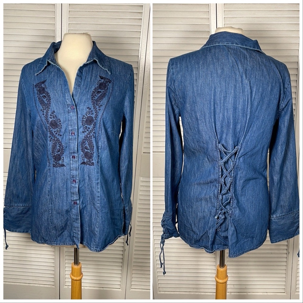Y2K. Faded Glory Denim Embroidered Button Down, size: M.
